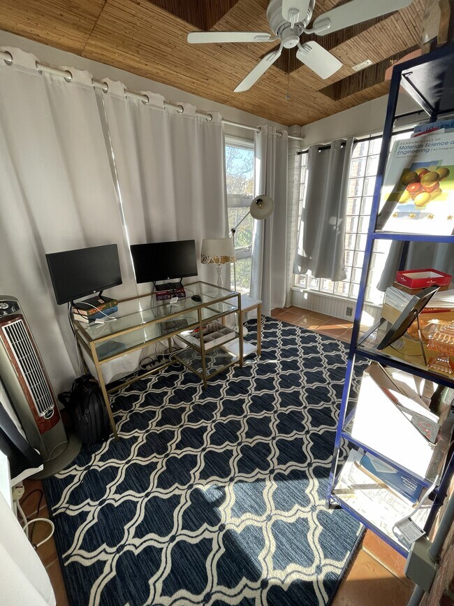 Building Photo - 1833 Burke St SE