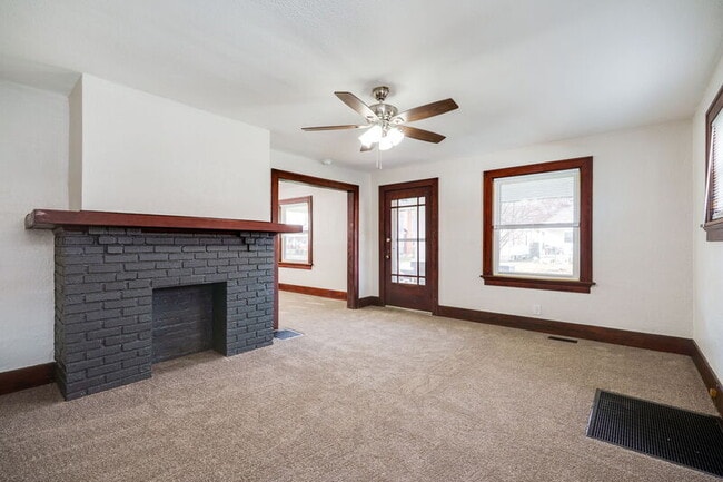 Building Photo - 2824 Dwight Ave