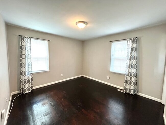 Building Photo - THREE BEDROOM ONE AND HALF BATH BRICK RANCH HOME