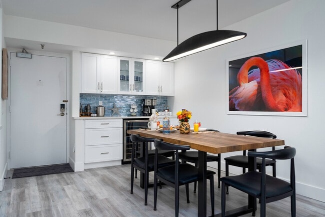 Building Photo - 380 Seaview Ct