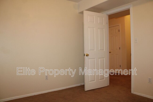 Building Photo - 685 S McCoy Dr