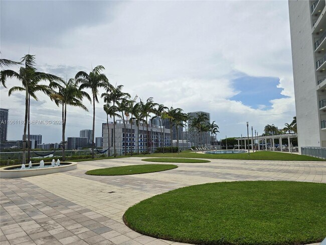 Building Photo - 601 NE 36th St