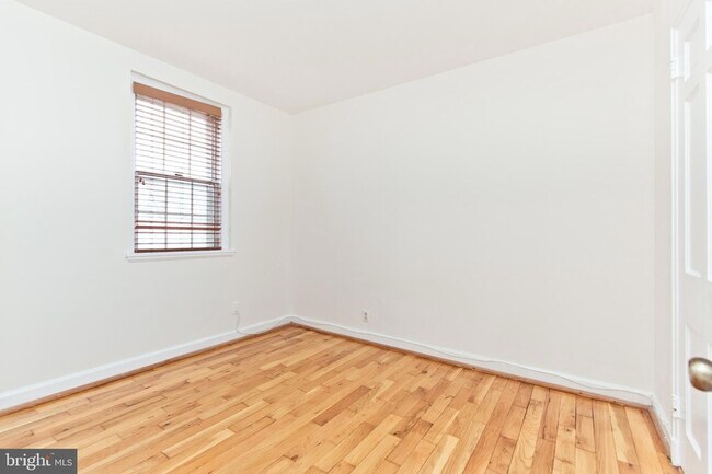 Building Photo - 2907 S Buchanan St