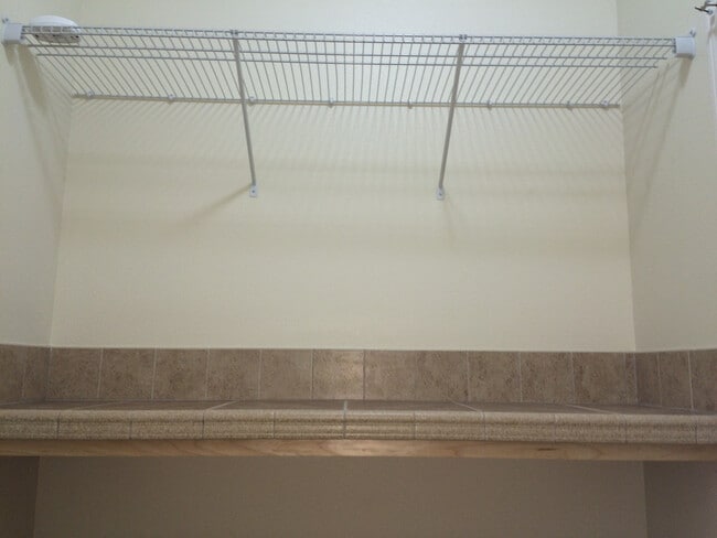 Building Photo - Large Home for Rent in Sage Point Service Area