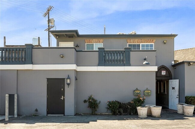 Building Photo - 6000 Woodman Ave