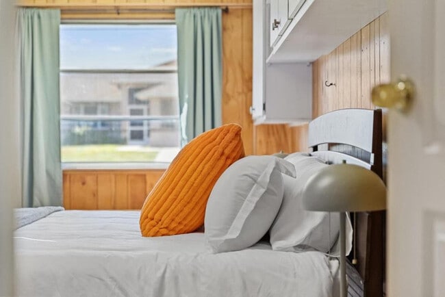 Building Photo - 451 Sharon Cir