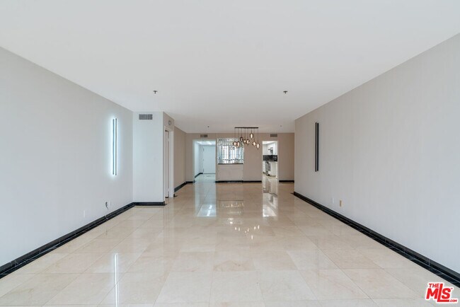 Building Photo - 10660 Wilshire Blvd