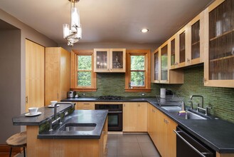 Building Photo - R0441