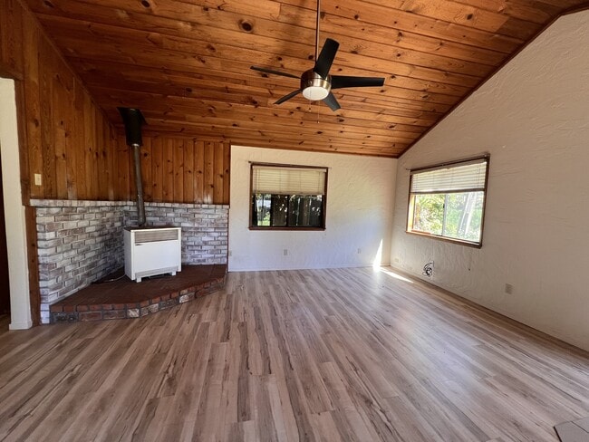 Building Photo - 11218 Cedar Ridge Dr