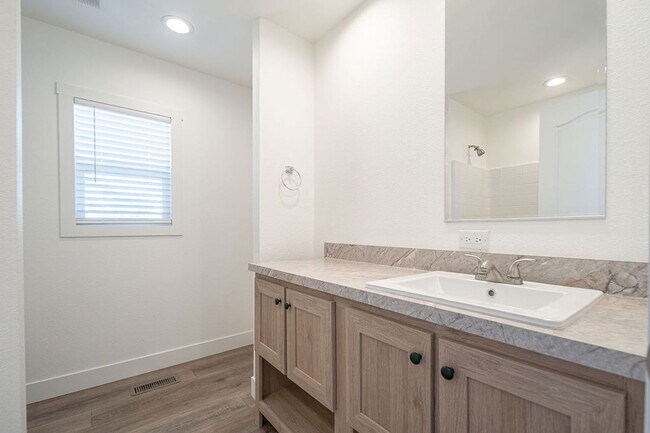 Building Photo - 8559 E Coralbell Ave