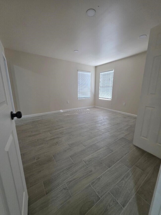 Building Photo - 952 Rd 5858