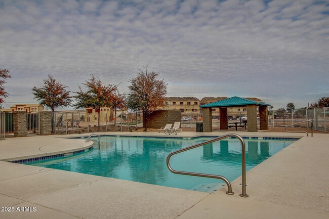 Building Photo - 240 W Juniper Ave