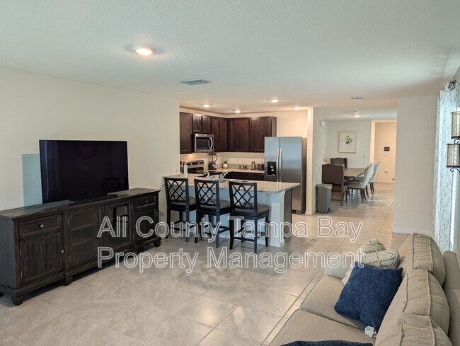 Building Photo - 16549 Mosaic Oar Dr