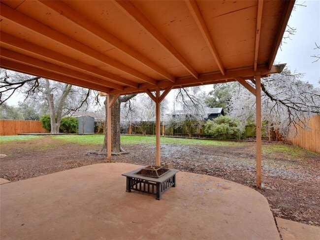 Building Photo - 2407 Versailles Dr