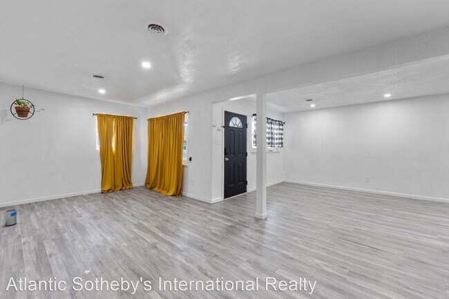 Building Photo - 4 br, 3 bath House - 4625 Larkin Street