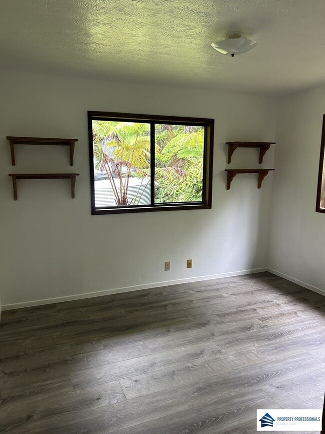 Building Photo - Island Living in Volcano – Move-In Ready