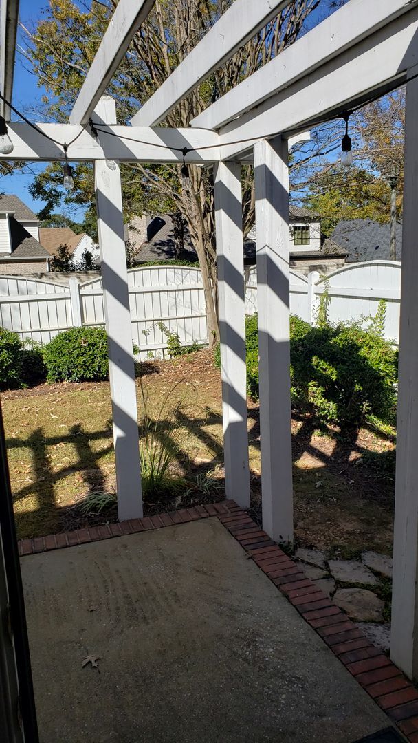 Building Photo - 3 Bedroom 2 Bathroom house in Ogletree Area!