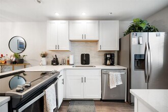 Building Photo - 1135 Barton Hills Dr
