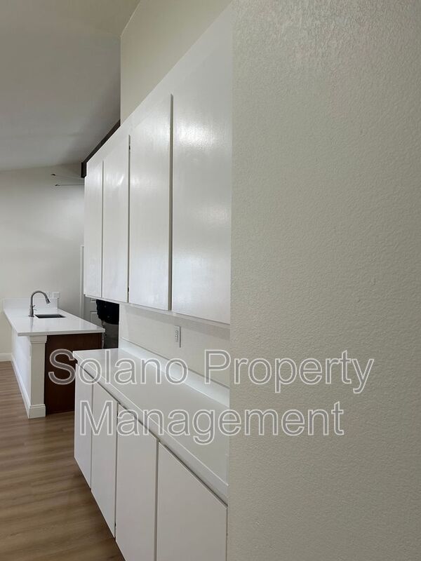 Building Photo - 2813 Vista Palomar