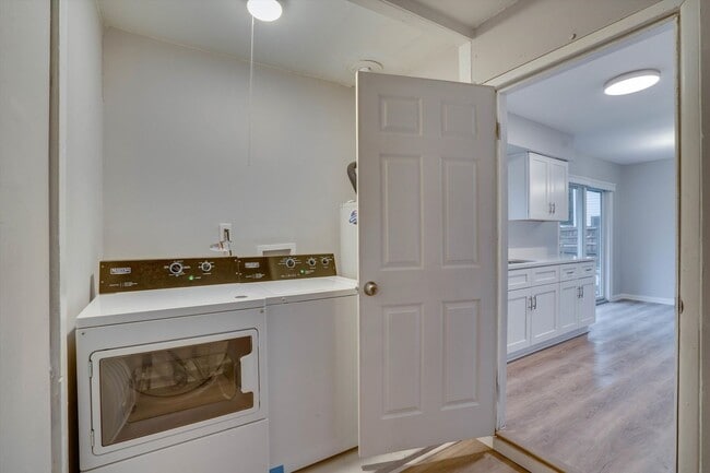 Building Photo - 600 Bramble Dr