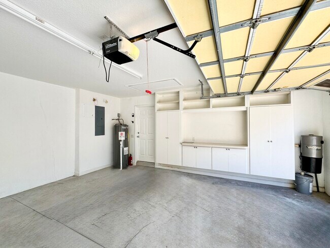 Building Photo - 8264 Pine Cay Rd
