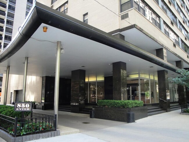 Building Photo - 850 N Dewitt Pl