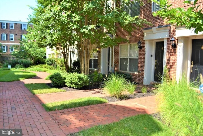 Building Photo - 426 N Thomas St