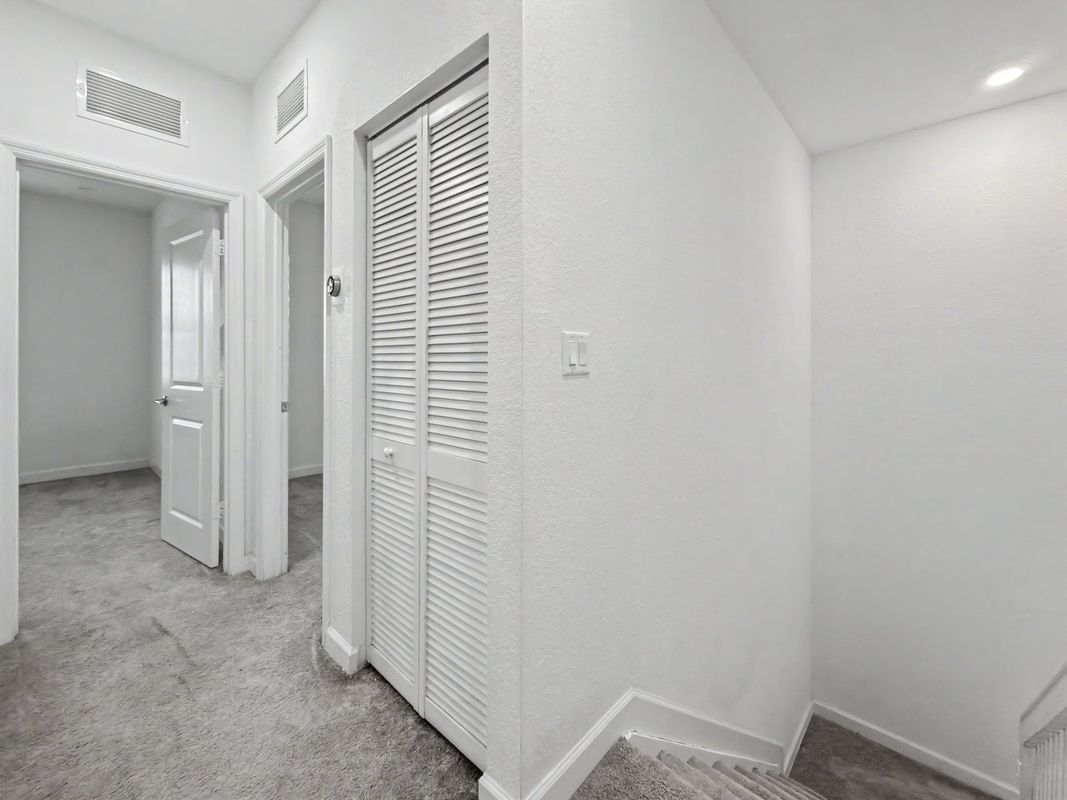 Building Photo - 2644 SE 15th Ct