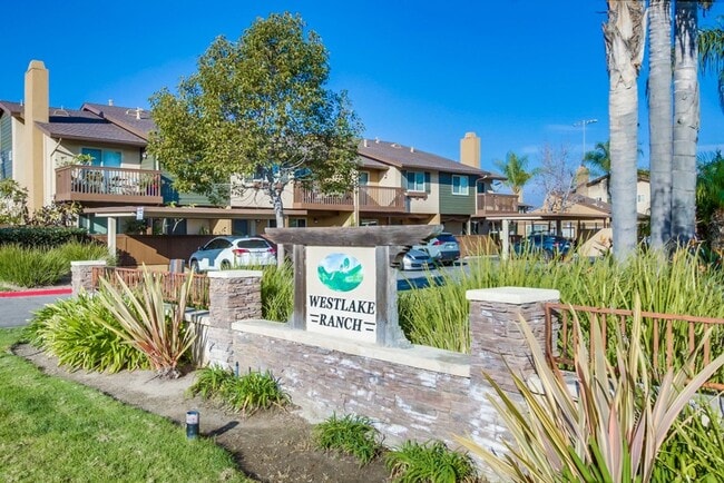 Building Photo - Beautiful 2 Story Townhouse with Prime Location!!