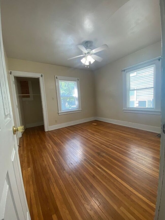 Building Photo - $2,200 | 3 Bedroom, 1.5 Bathroom House | P...