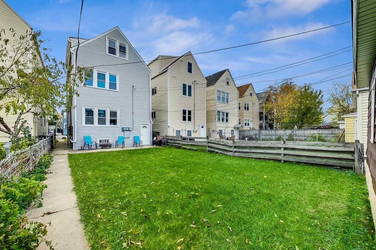 Building Photo - 2733 N Ridgeway Ave