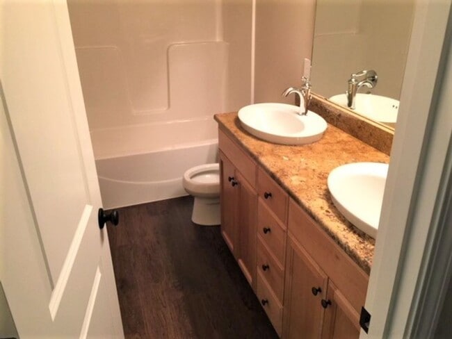 Building Photo - 5bed/3.5 bath Home