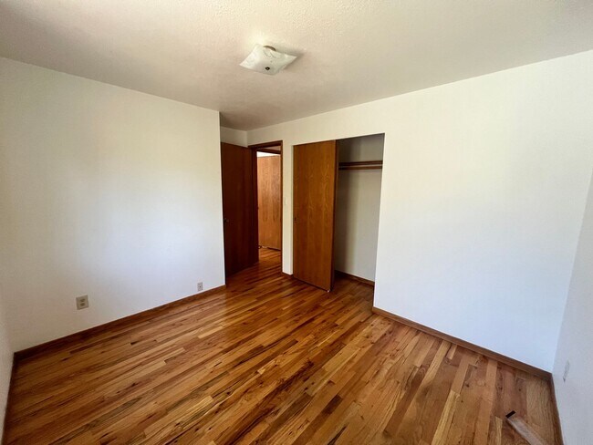 Building Photo - 3 Bedroom, 1 bath House in NW Corvallis of off Circle Blvd