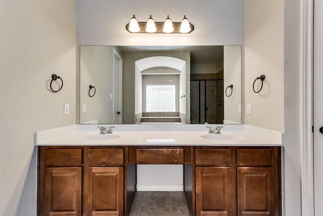 Building Photo - 11104 Seguin Dr