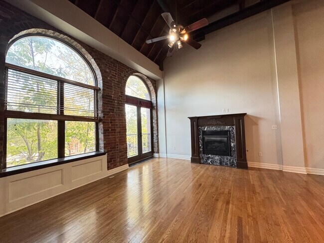 Building Photo - 1715 Summit St