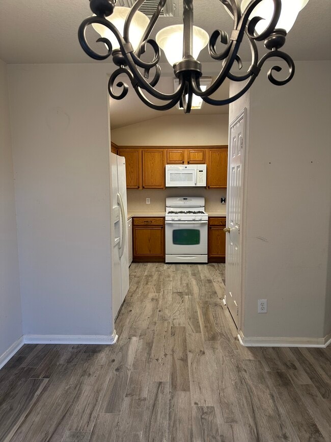 Kitchen - 4910 Kalithea Ct