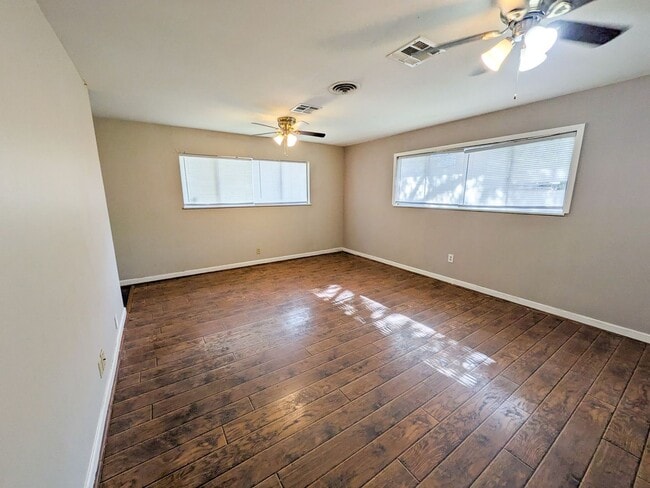 Building Photo - 2109 Coronado Pl