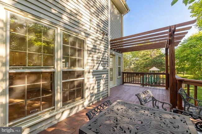 Building Photo - 5527 Sully Lake Dr