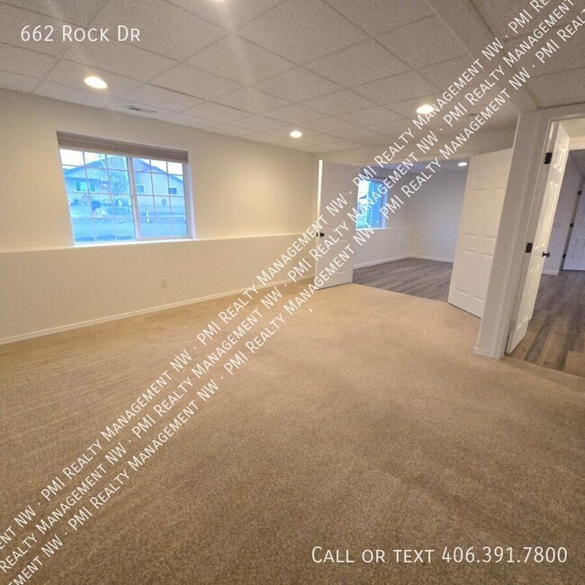 Building Photo - 662 Rock Dr