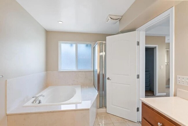 Building Photo - 108 Balbach St