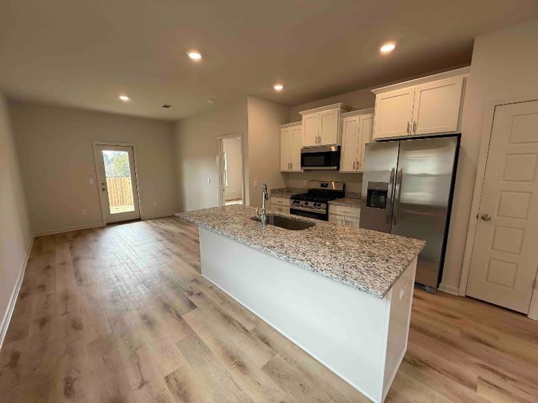 Building Photo - 603 Stillwater Cv