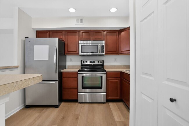 Building Photo - 1 Bed, 1 Bath Condo In Desirable Blue Bell Community!