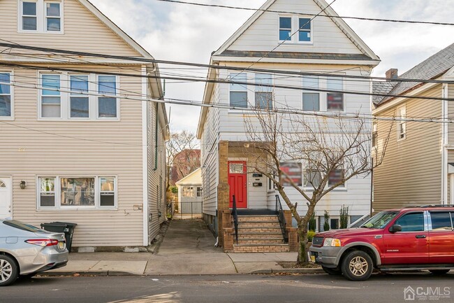 Building Photo - 214 Hamilton St