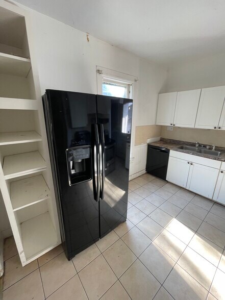 Building Photo - 108 Buell St