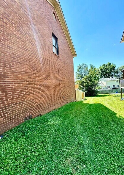 Building Photo - 206 S Keeneland Dr