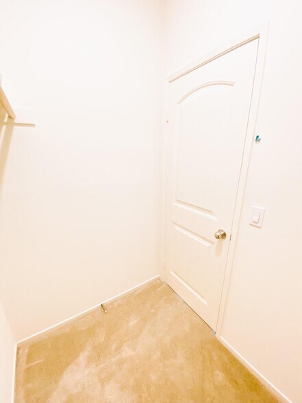 Building Photo - 27423 Georgetown Dr