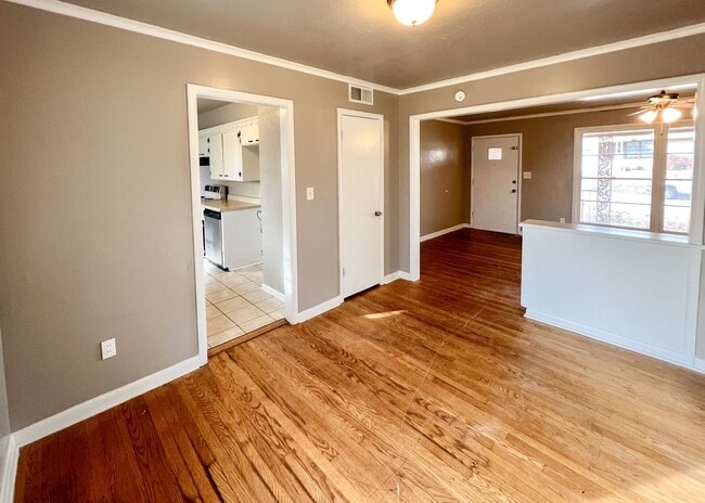 Building Photo - Charming Home Near 15th & Boulevard