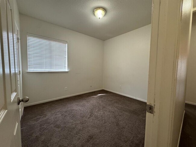 Building Photo - 5738 Ranch Prairie Tr