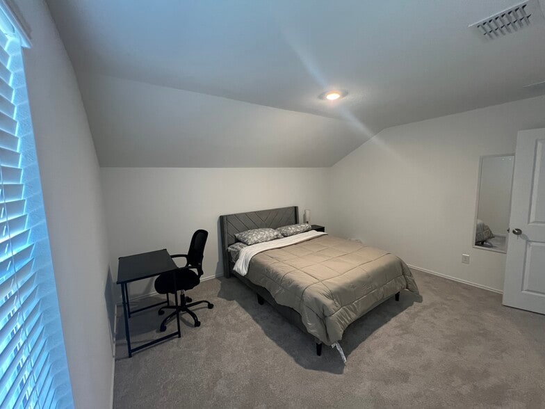 Primary Photo - 150 Outrigger Way