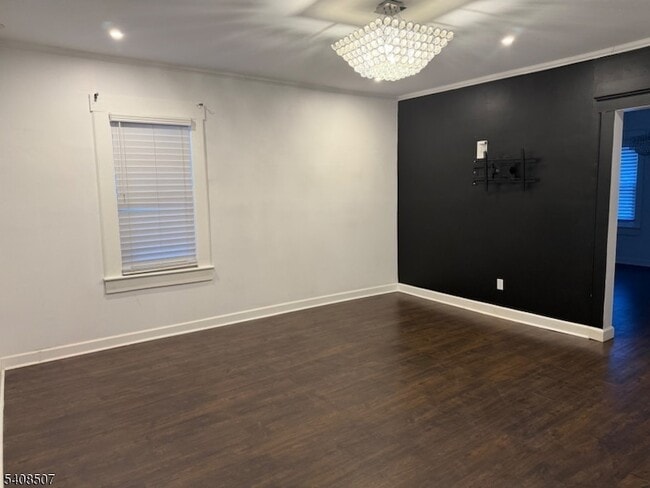 Building Photo - 11 Pine St